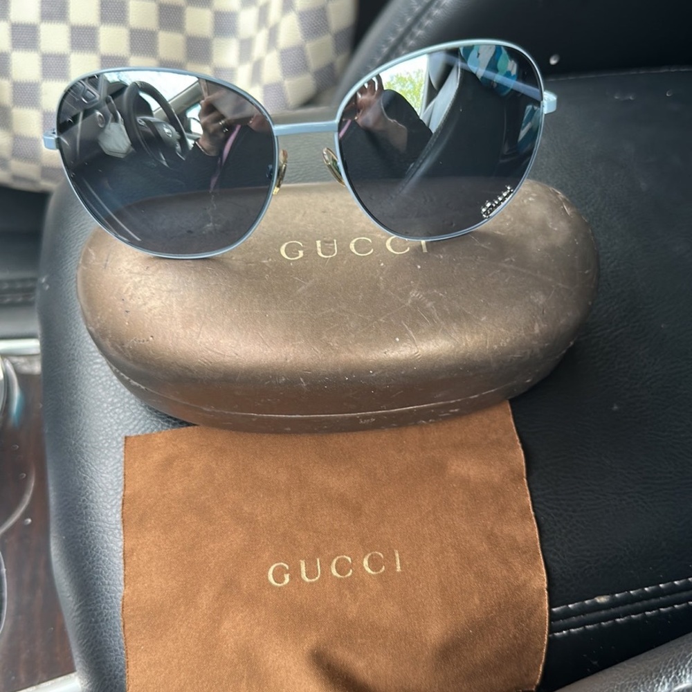 Gucci authentic sun glasses very cute blue